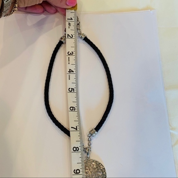 Premier design medallion style pendant leather - Picture 9 of 10